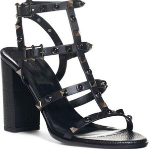 Valentino Garavani Noir Rolling Rockstud Heels